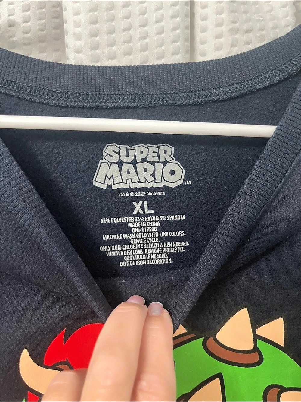 Super Mario Graphic Sweatshirt XL Like New - Picture 2 of 3